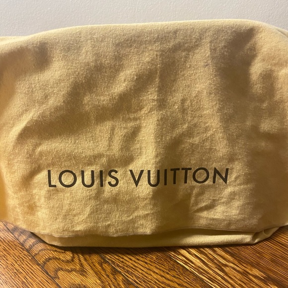 Louis Vuitton
Alma Handbag white Epi Leather PM - Picture 2 of 16